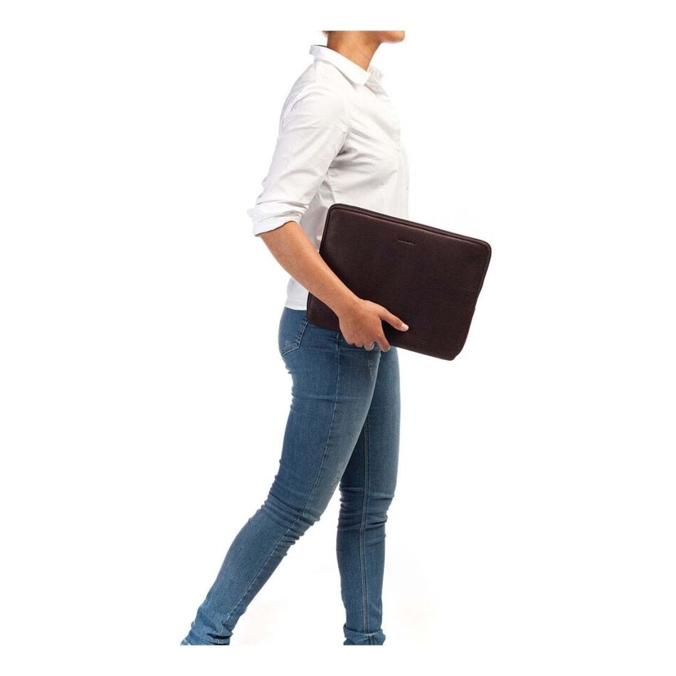 Burkely Antique Avery Laptopsleeve 13.3 inch bruin | Wennekes.nl