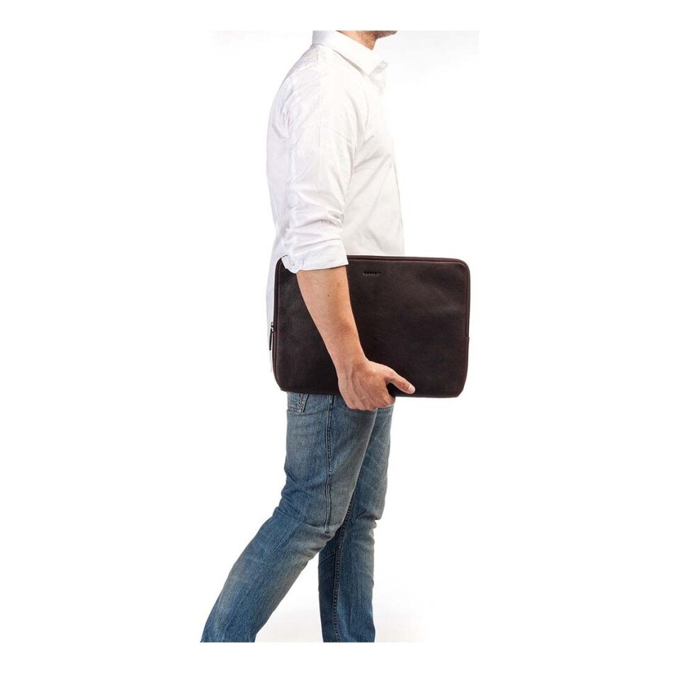 Burkely Antique Avery Laptopsleeve 15.6 inch bruin | Wennekes.nl