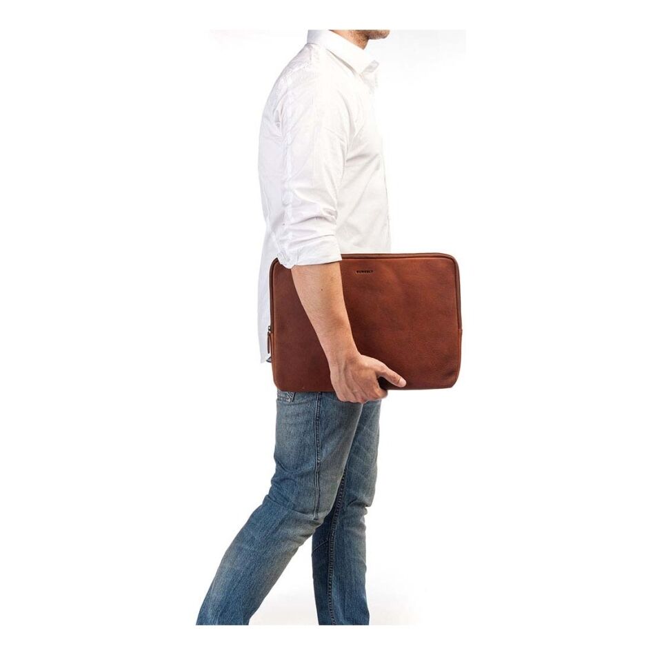 Burkely Antique Avery Laptopsleeve 15.6 inch cognac | Wennekes.nl