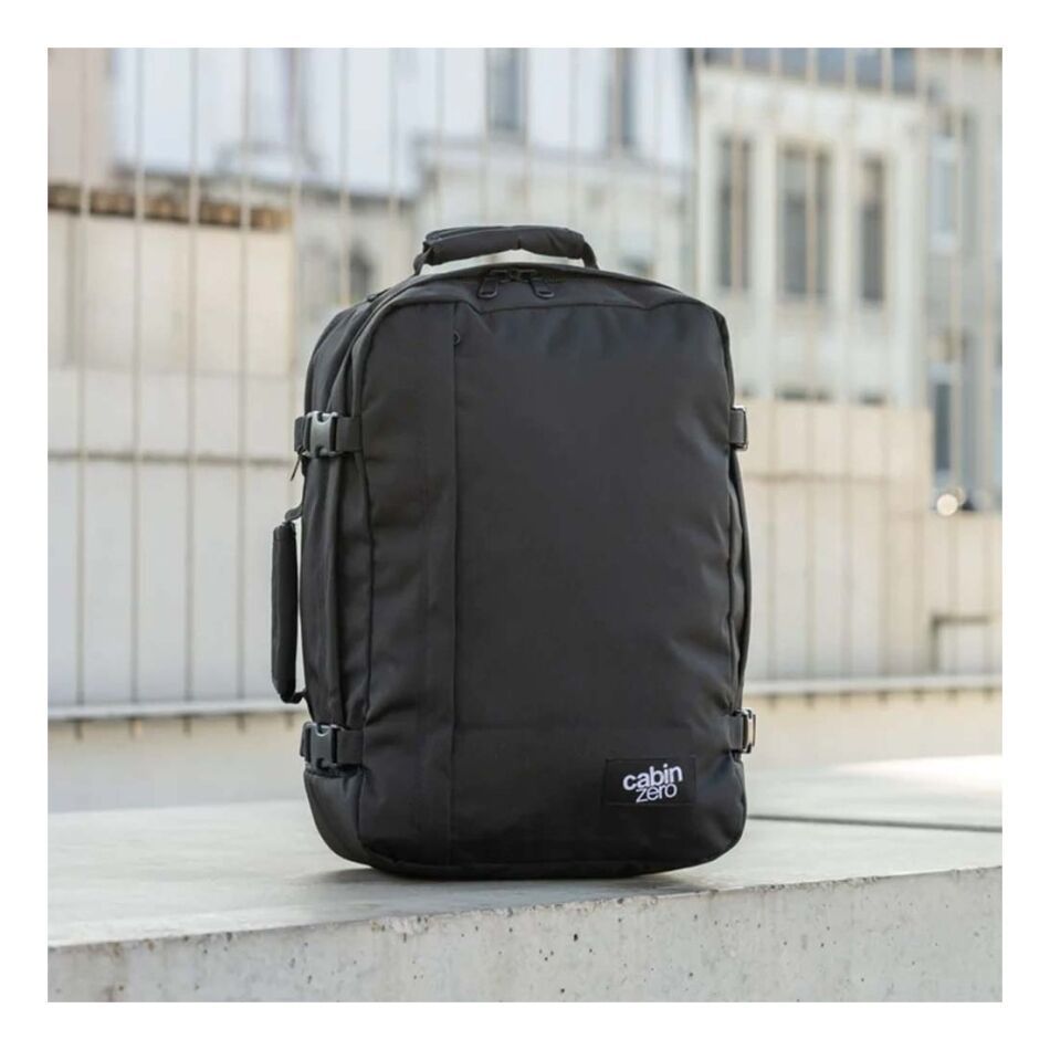 Cabin Zero Classic 36L Cabin Backpack zwart | Wennekes.nl